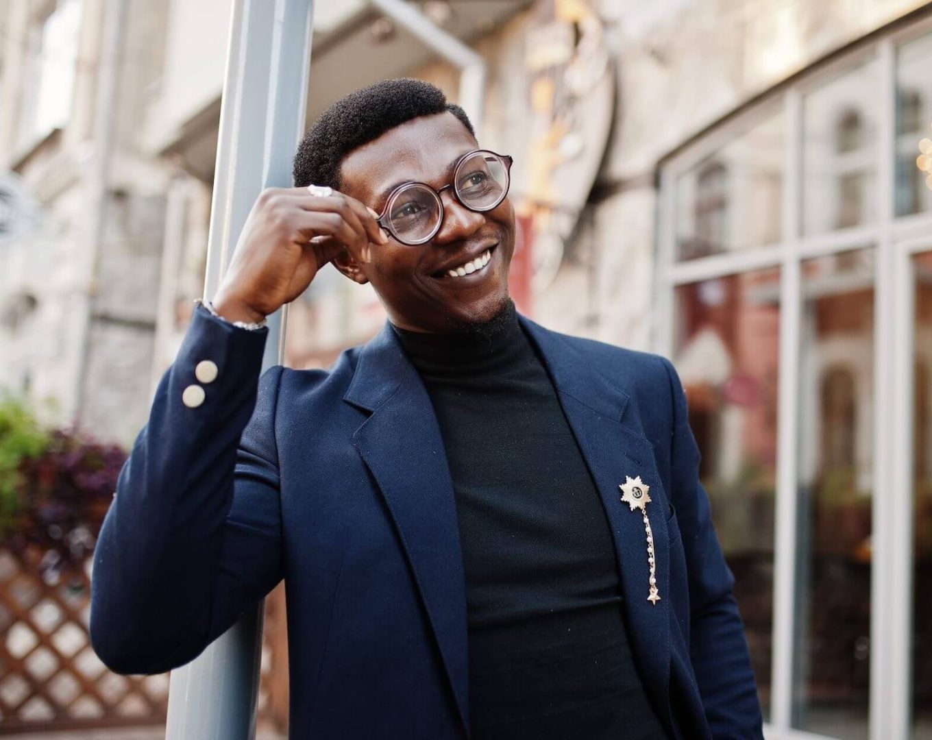 amazingly-looking-african-american-man-2021-09-01-09-51-40-utc-e1636347132876